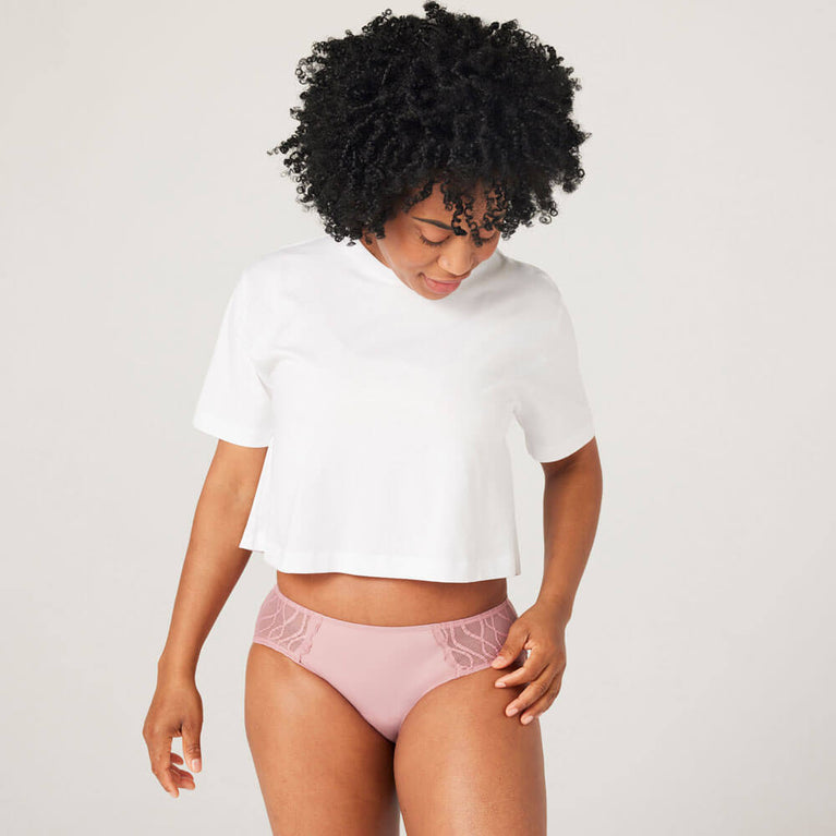 Silhouette Regular | Washable Underwear Light Incontinence, featuring a woman modeling pink incontinence underwear with a white shirt, highlighting comfort and invisible protection.